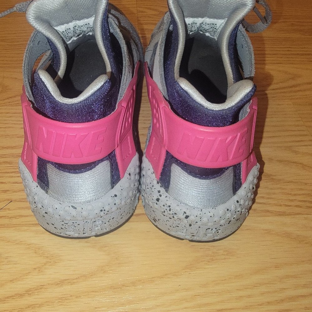 Sneakers - Picture 2 of 4